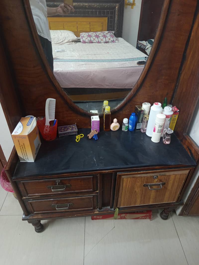 Old Dressing table 0