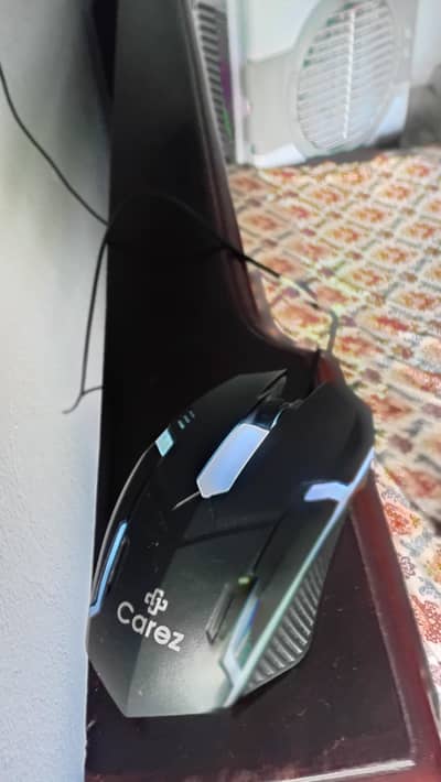 keyboard  and mouse  lighting wala ha or 1 hand ha