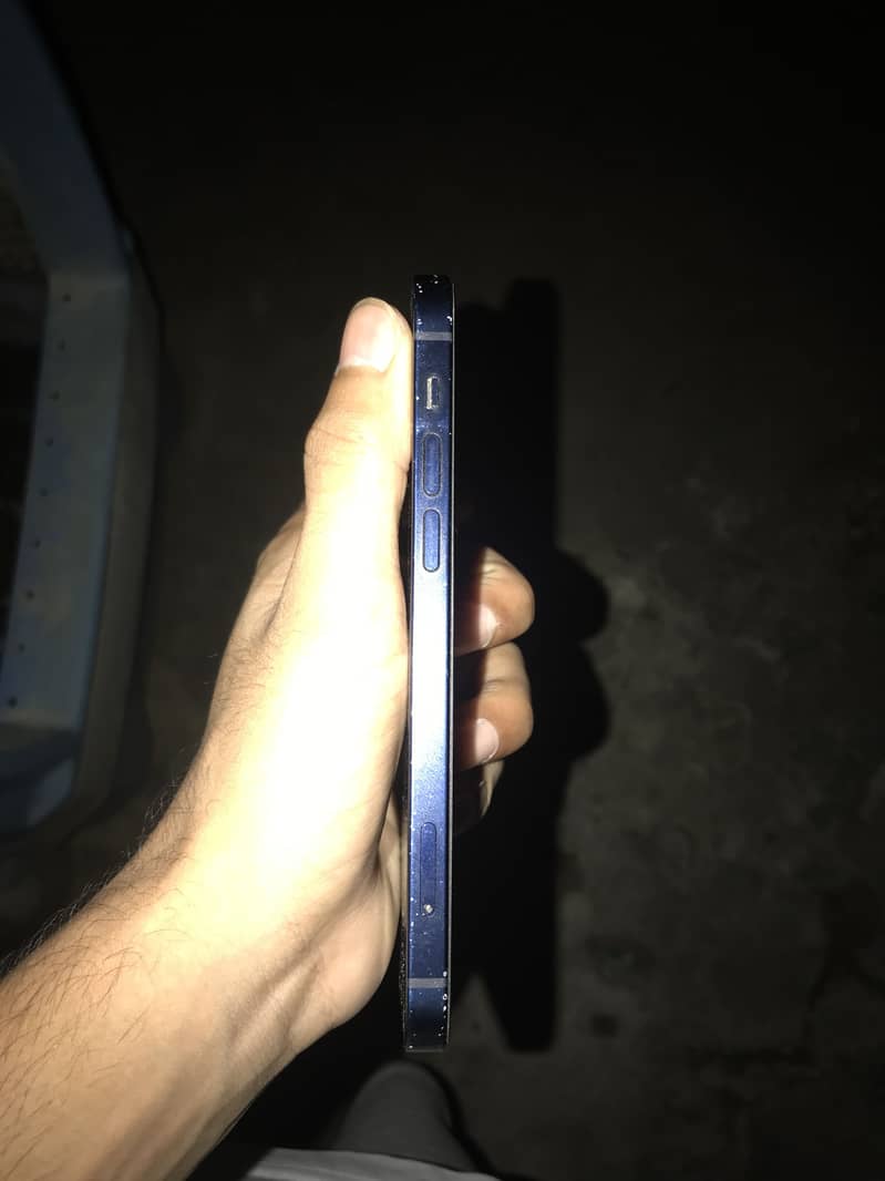 Apple iPhone 12 3