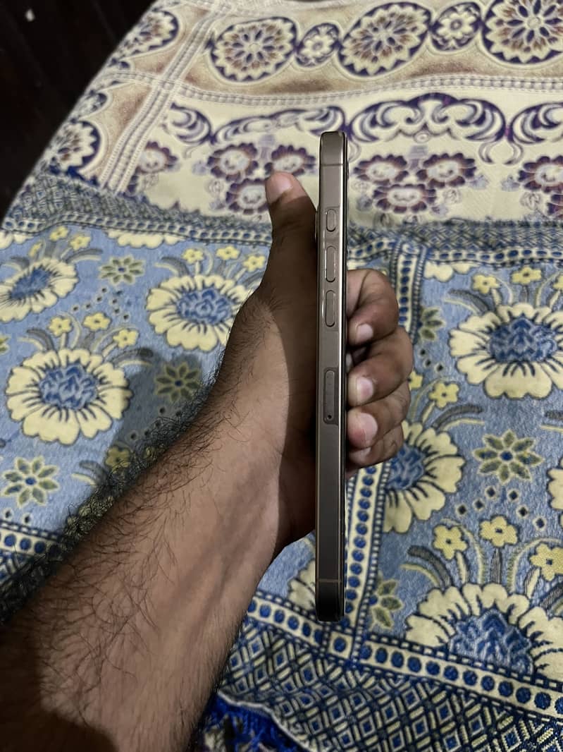Apple iPhone 16 Pro Max 3