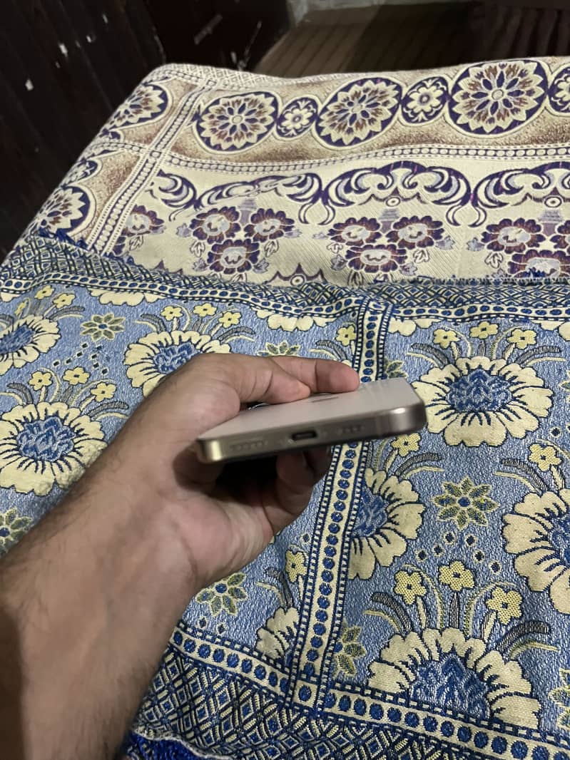 Apple iPhone 16 Pro Max 5