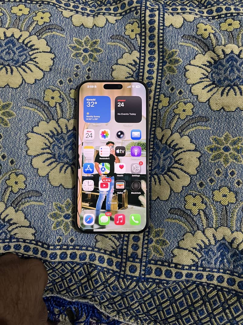 Apple iPhone 16 Pro Max 8