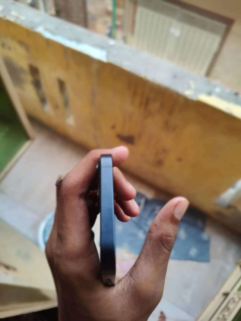 Apple iPhone 13 2