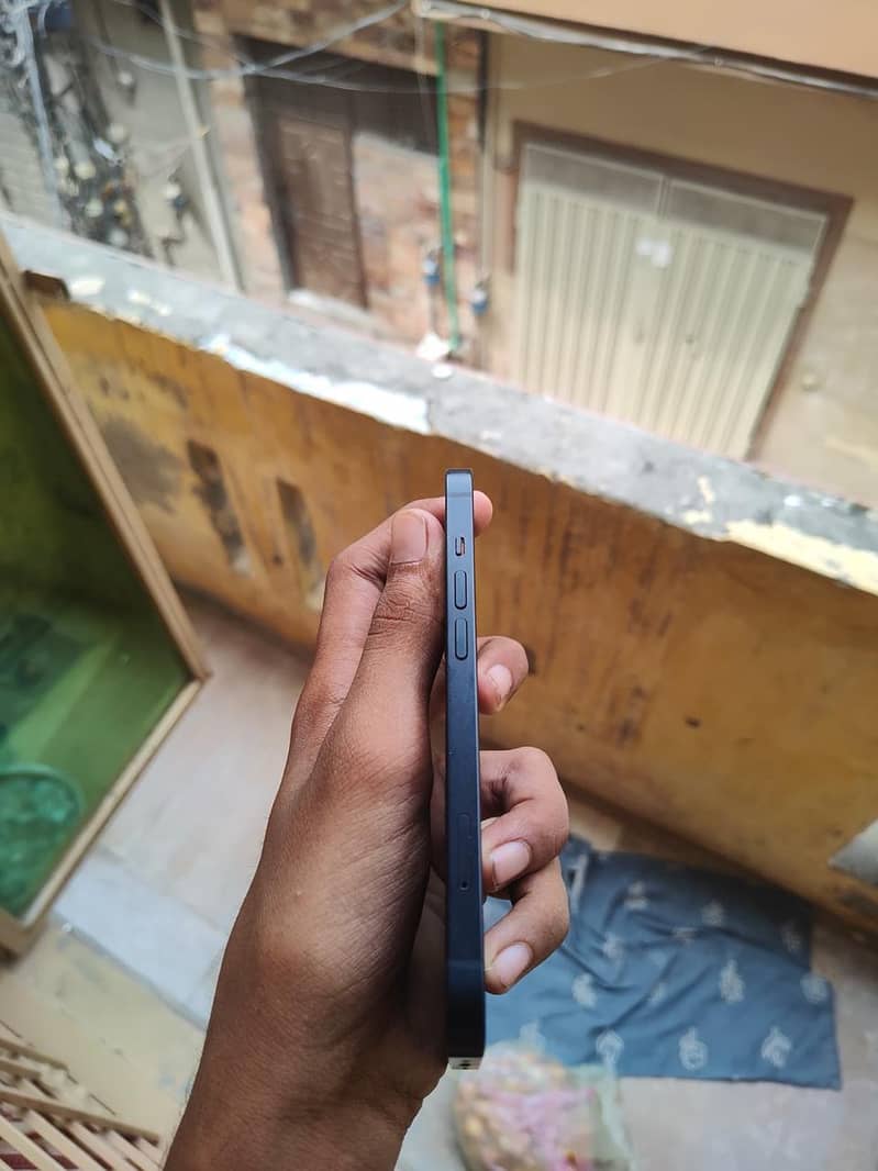 Apple iPhone 13 4