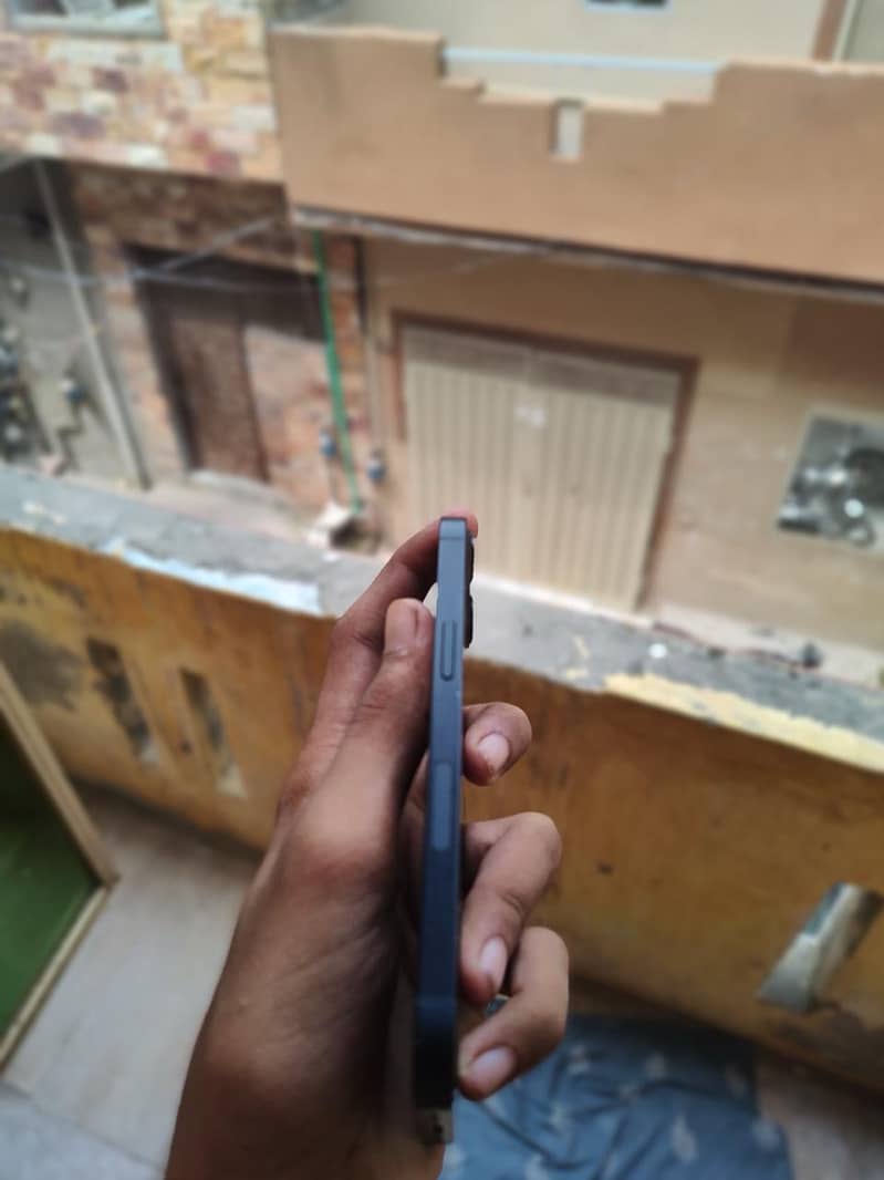Apple iPhone 13 5