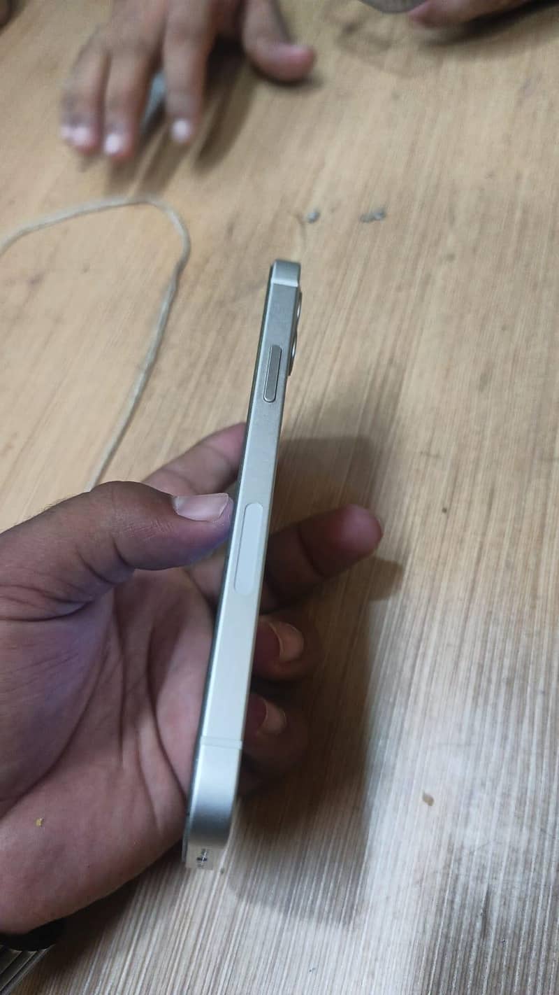Apple iPhone 12 6