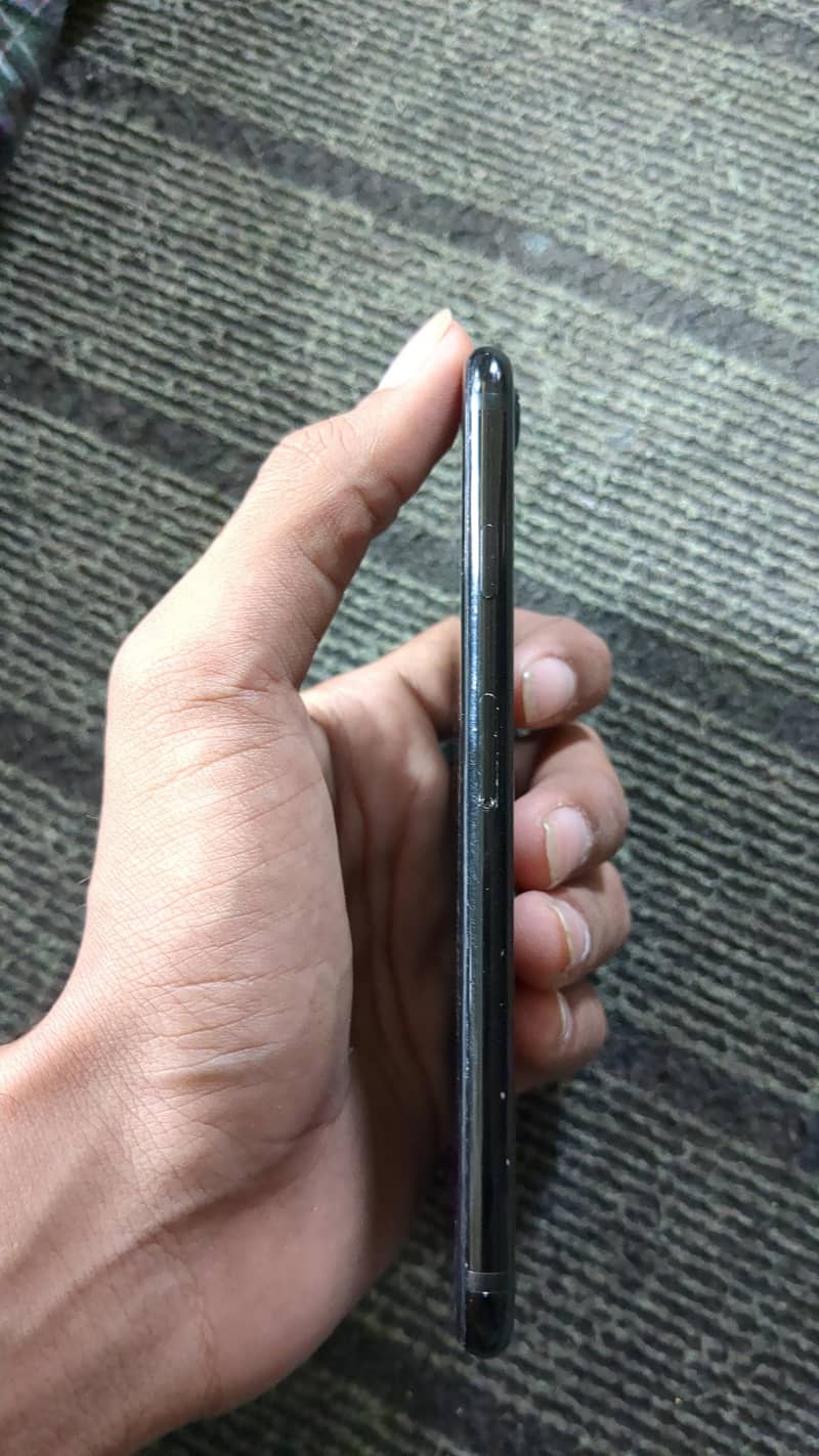Apple iPhone 7 3