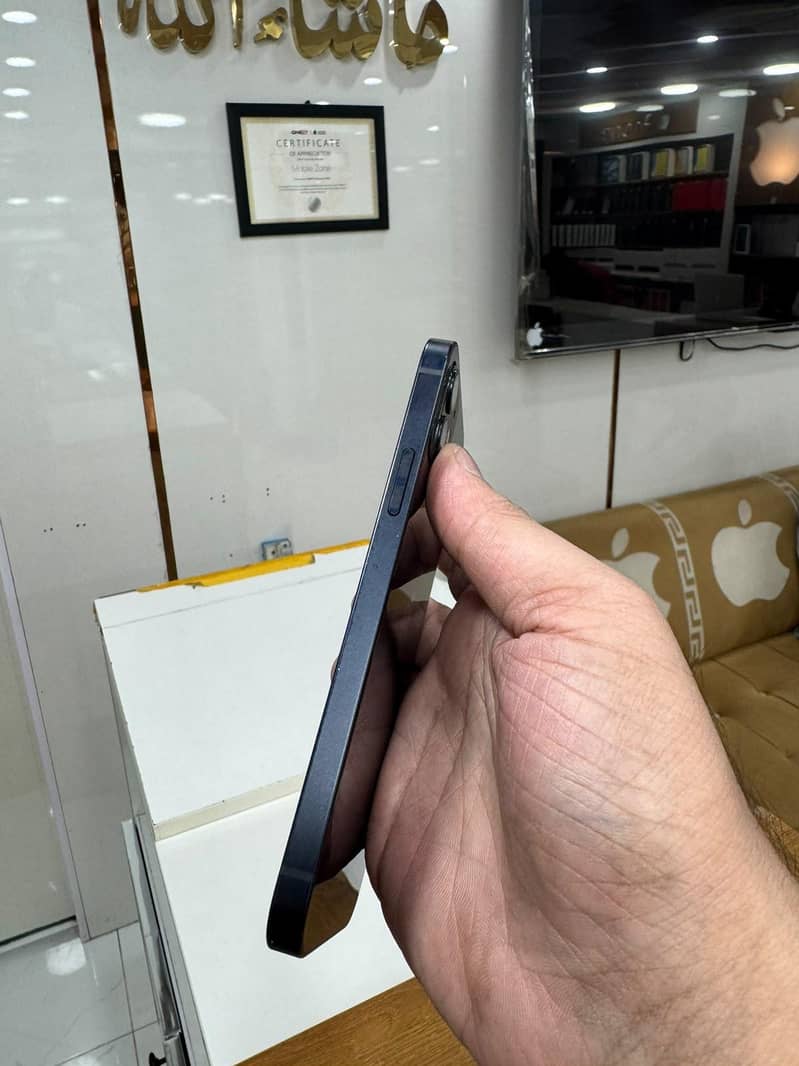 Apple iPhone 12 3