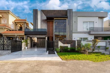 10 Marla Elegant House in Prime Location
