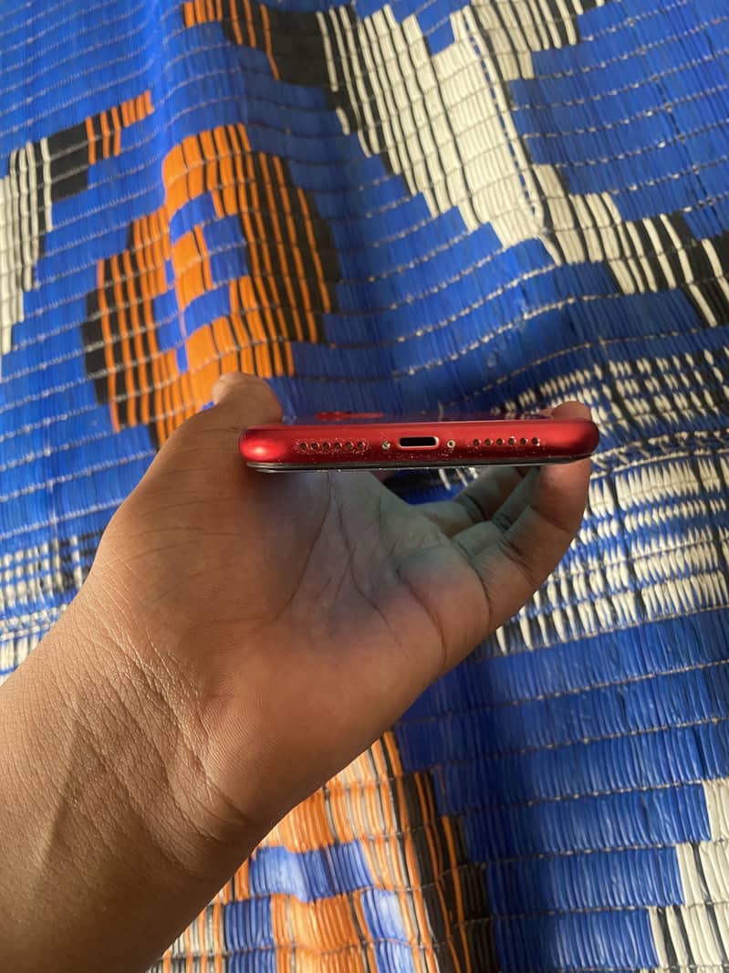 Apple iPhone 11 4