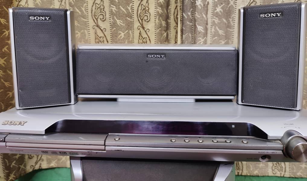 Model : DAV-DZ520K 1