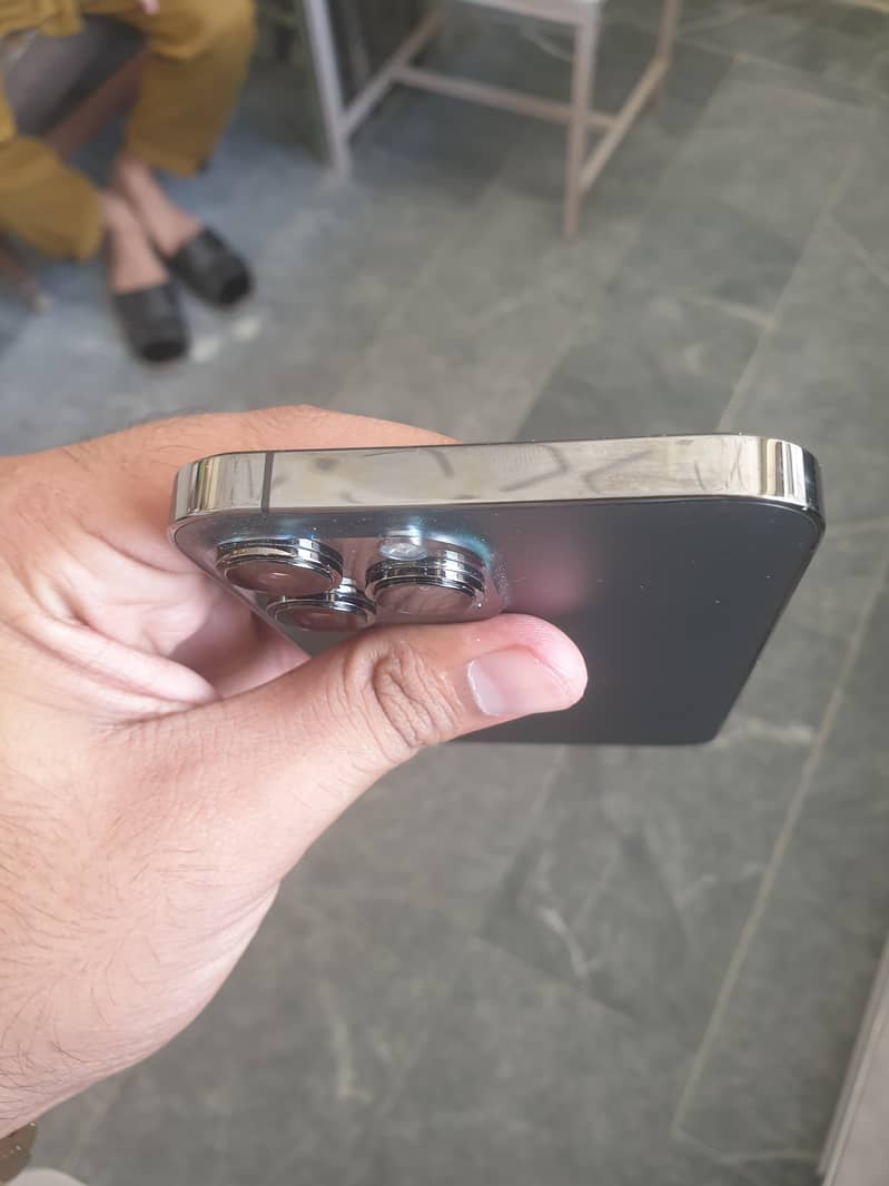 Apple iPhone 13 Pro Max 4
