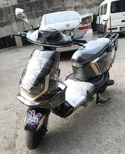 Evee jnzi electric scooty