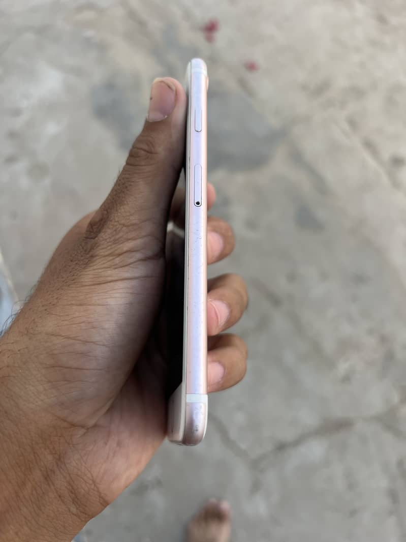 Apple iPhone 7 2