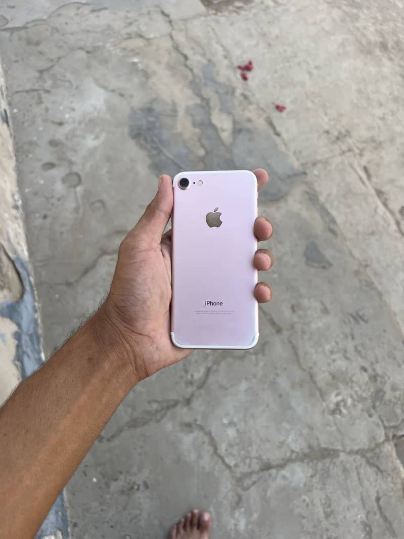 Apple iPhone 7 3