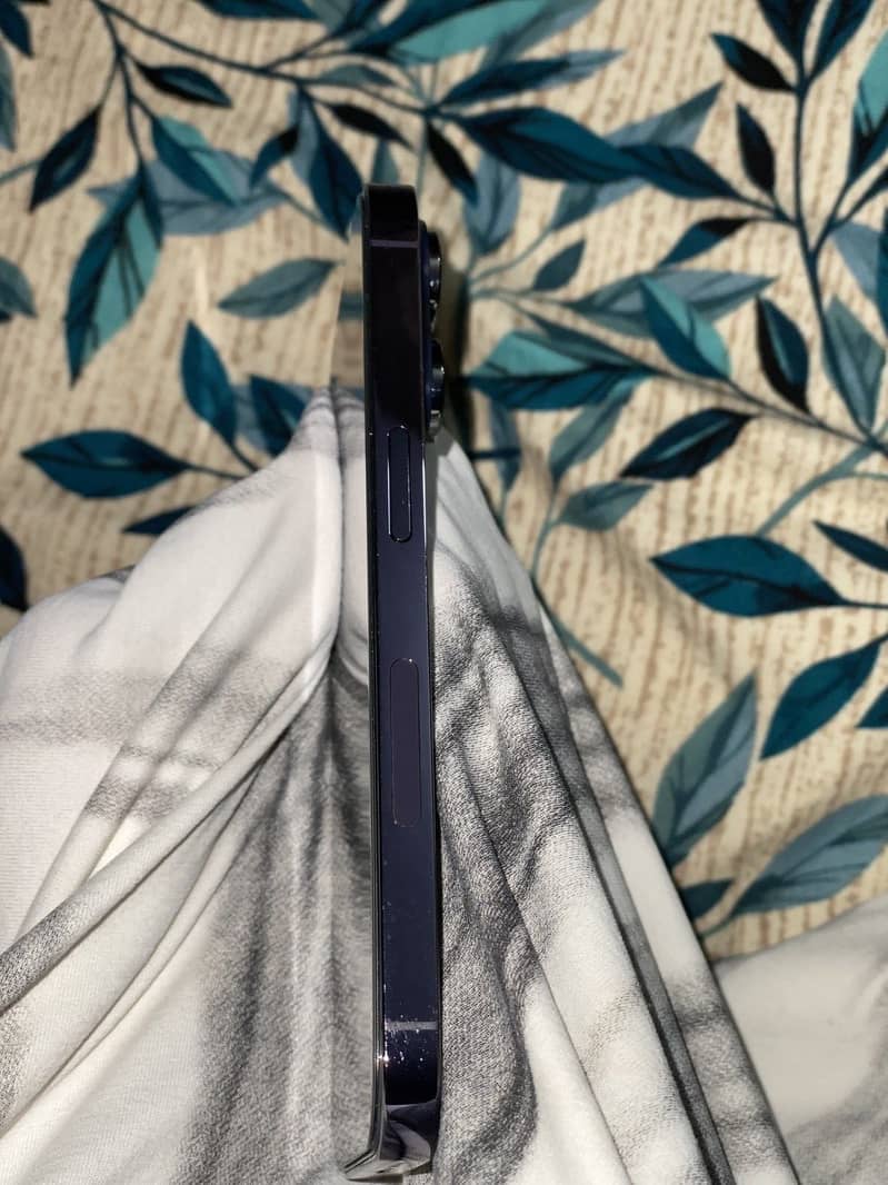 Apple iPhone 14 Pro 2