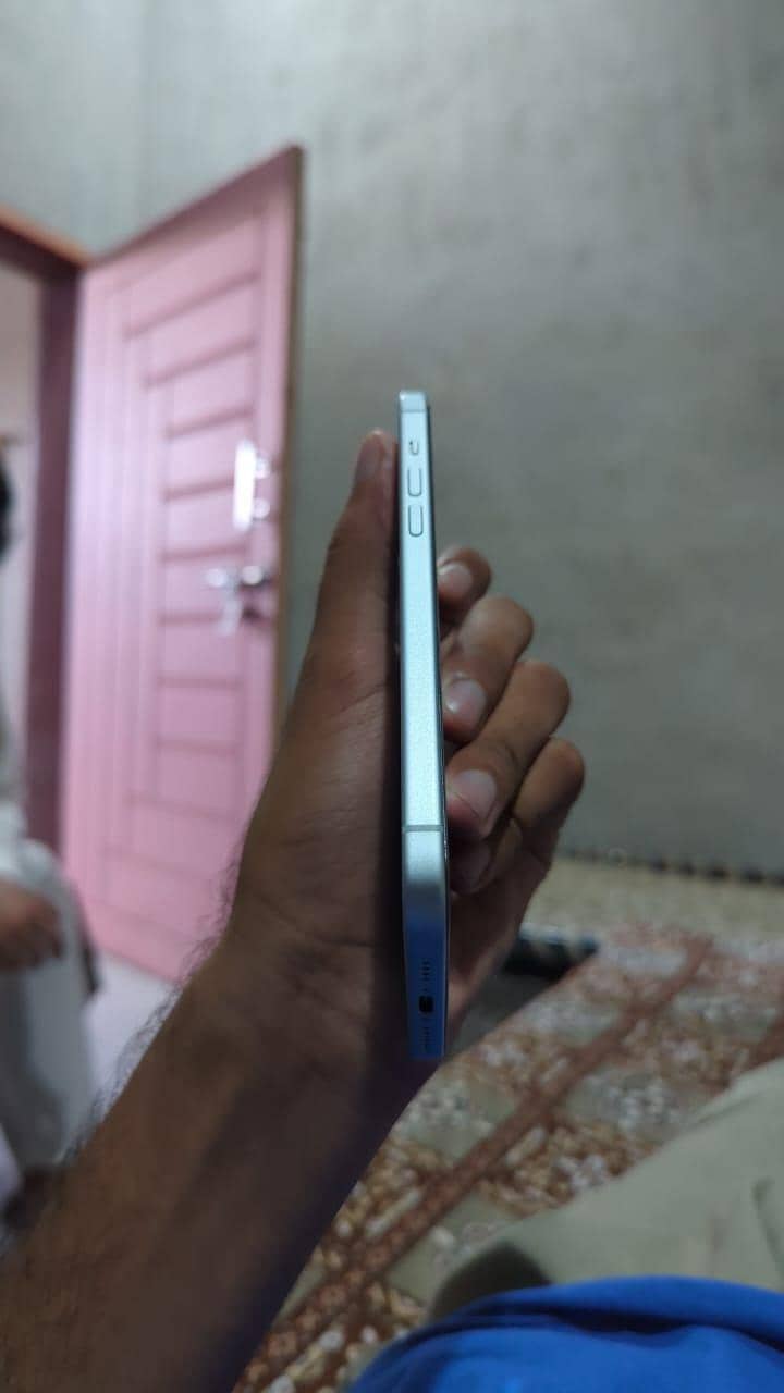 Apple iPhone 15 plus 9