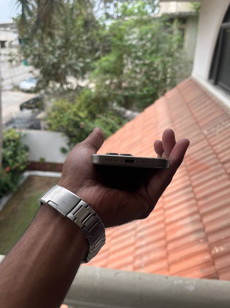 Apple iPhone 15 Pro 2