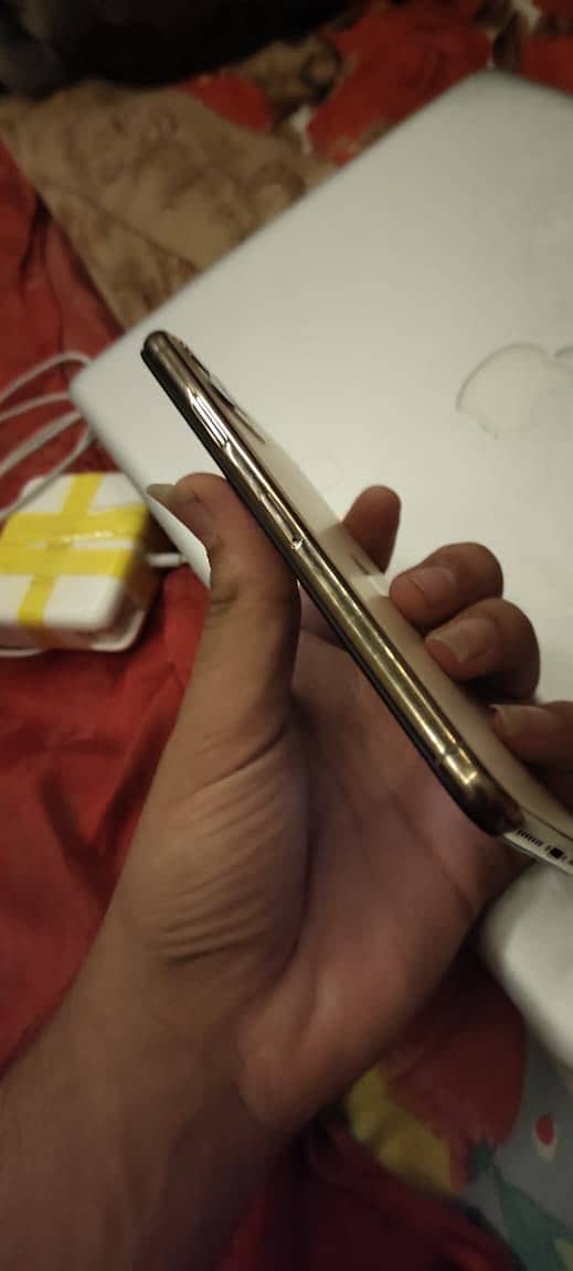 Apple iPhone 11 Pro Max 2
