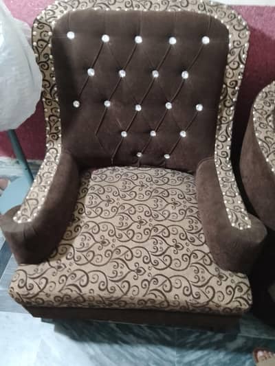 wazni sofa condition new jasi 5setr urgent sale paiso ki sakht zurorat