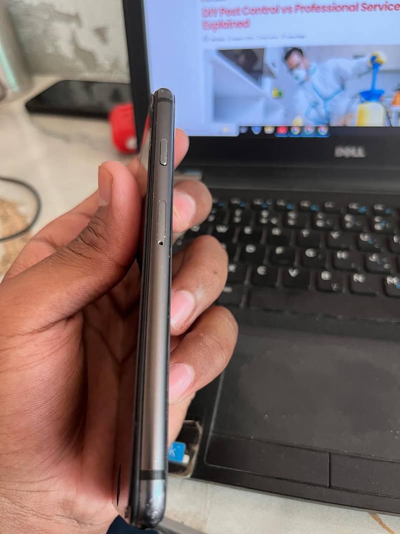 Apple iPhone 8 1