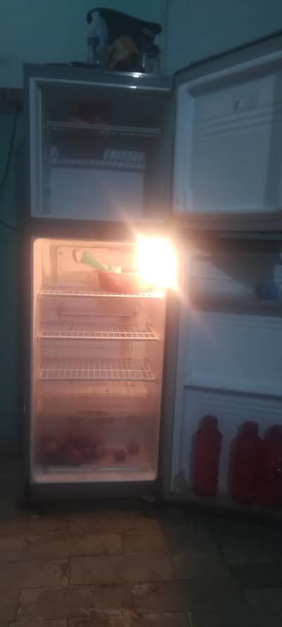 Good condition fridge argent sell