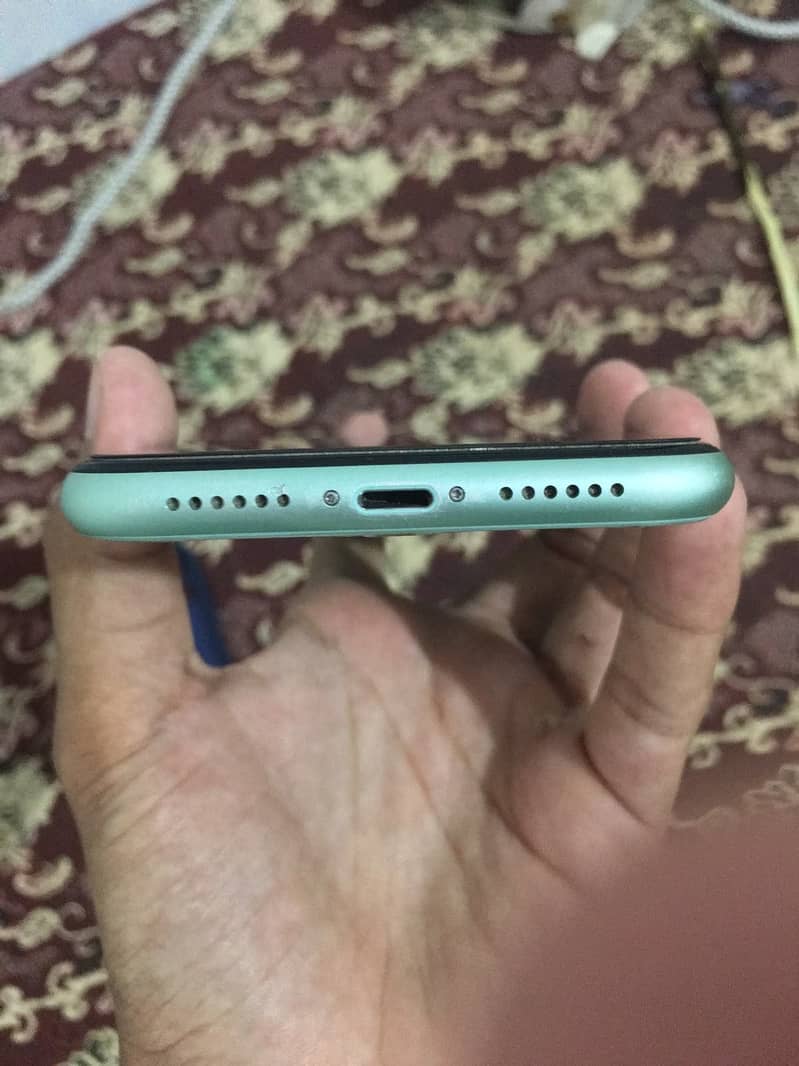 Apple iPhone 11 0