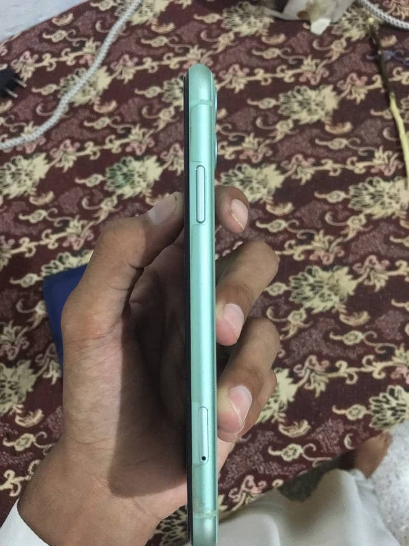 Apple iPhone 11 3