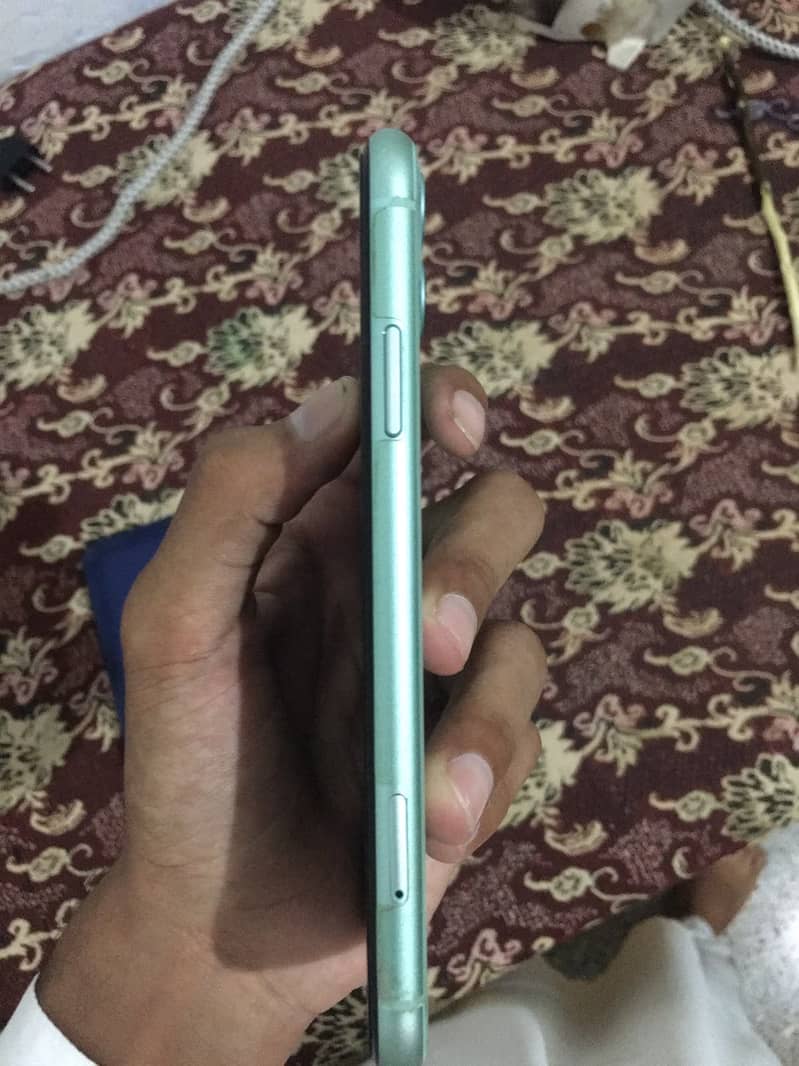 Apple iPhone 11 5