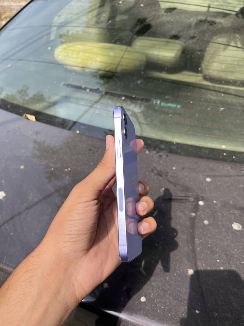 Apple iPhone 12 4