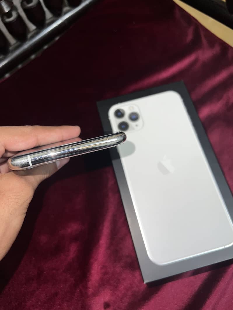 Apple iPhone 11 Pro Max 1