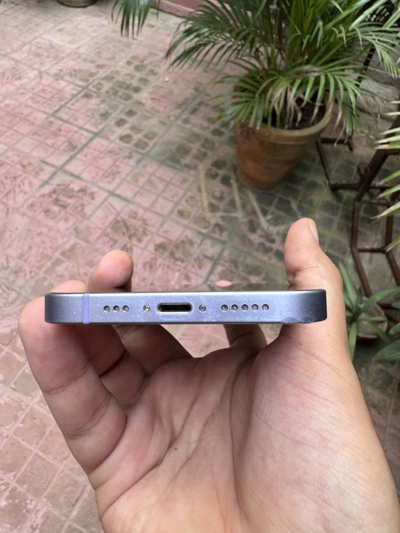 Apple iPhone 12 4