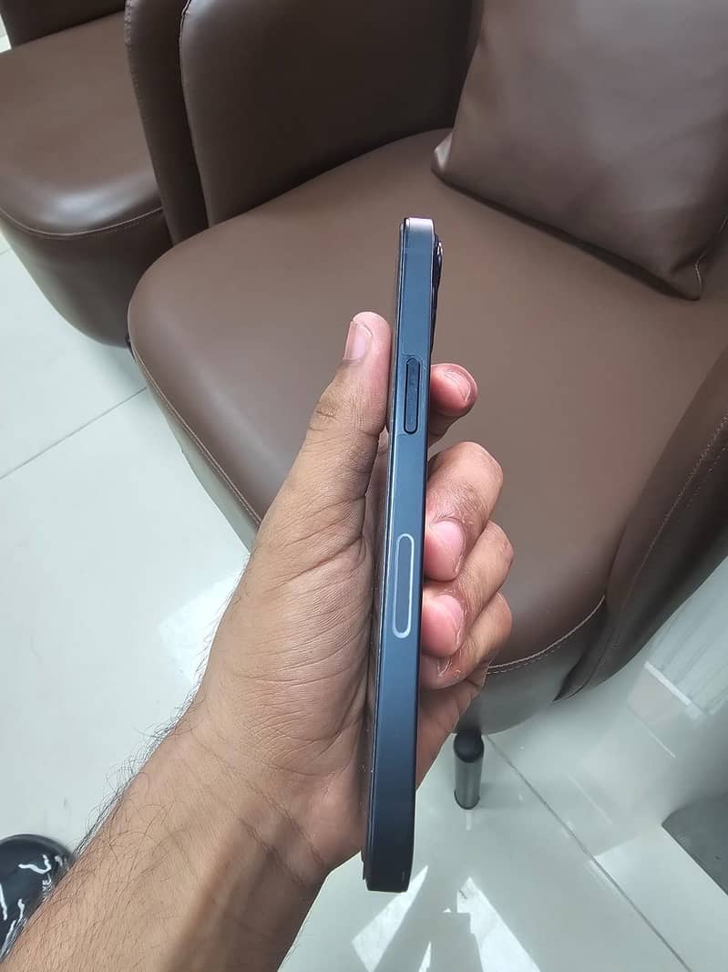 iPhone 13 3