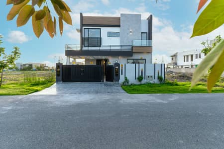 Dream 10 Marla House in a Highly Desirable Location