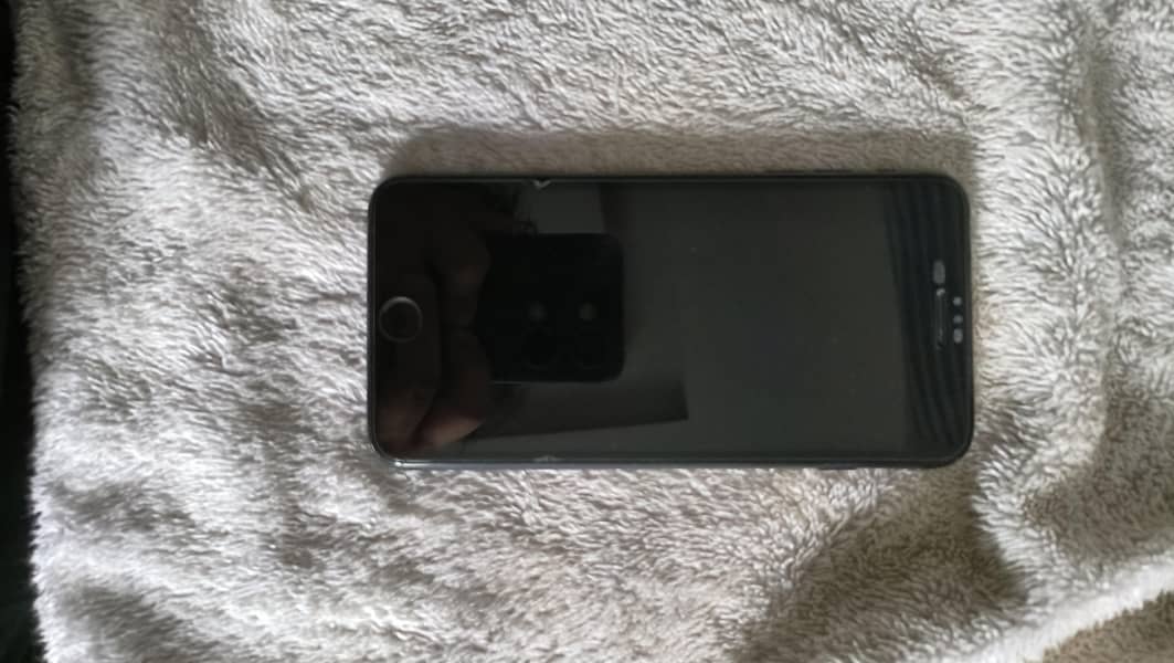 Apple iPhone 7 Plus 0