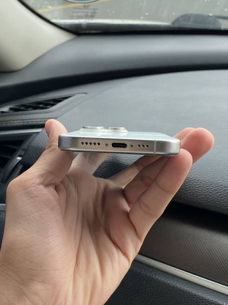 Apple iPhone 15 Pro 2