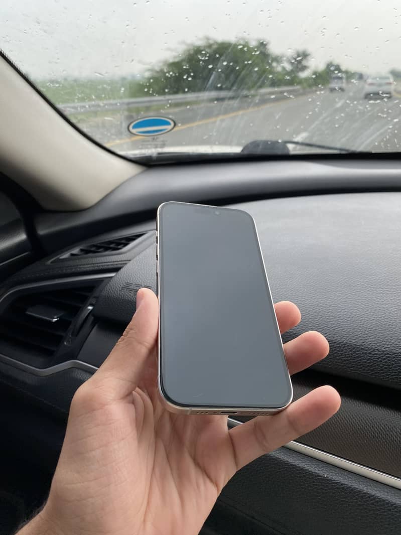 Apple iPhone 15 Pro 3