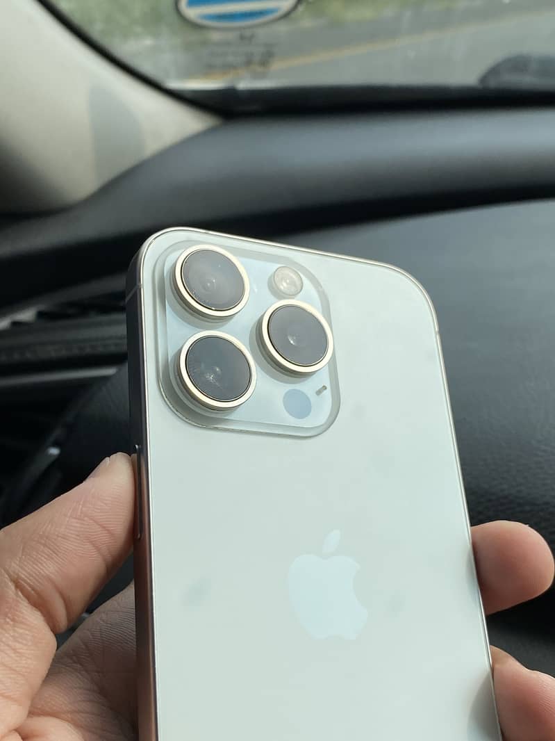 Apple iPhone 15 Pro 4