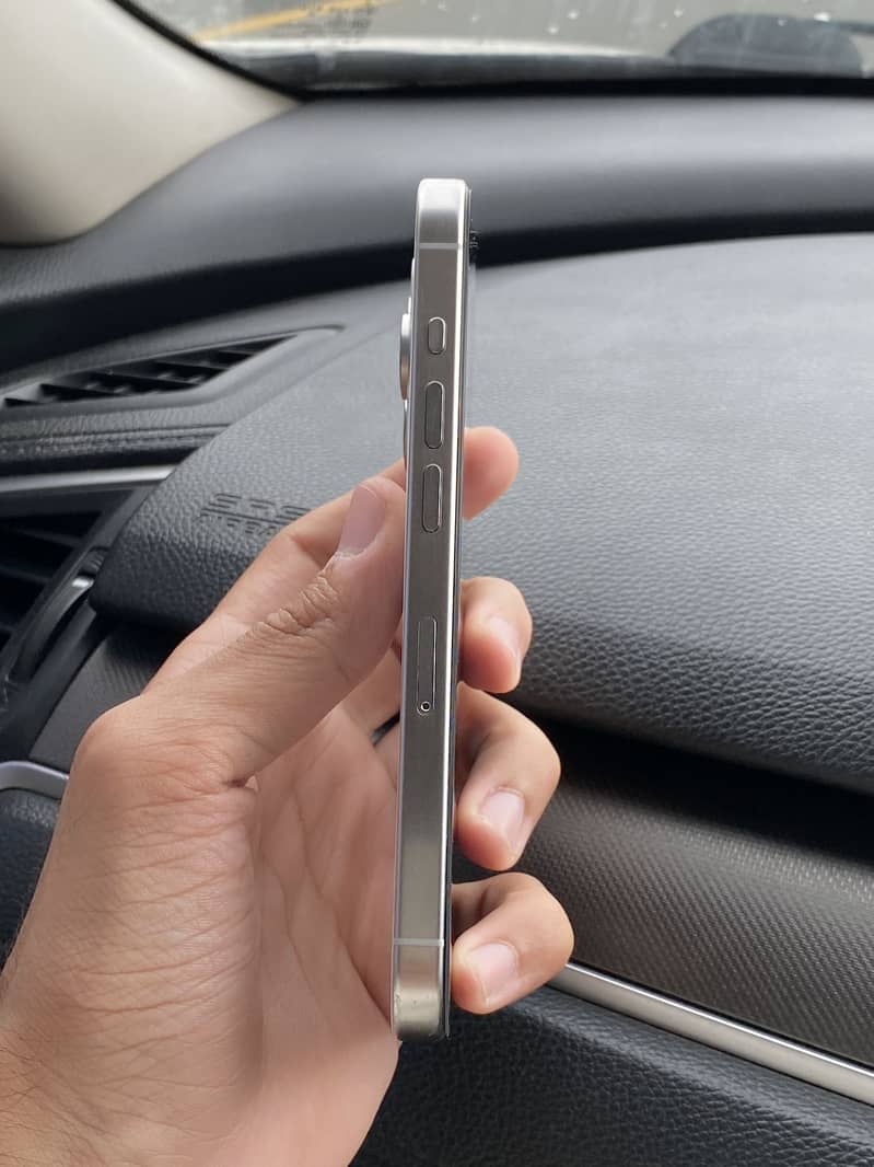 Apple iPhone 15 Pro 8