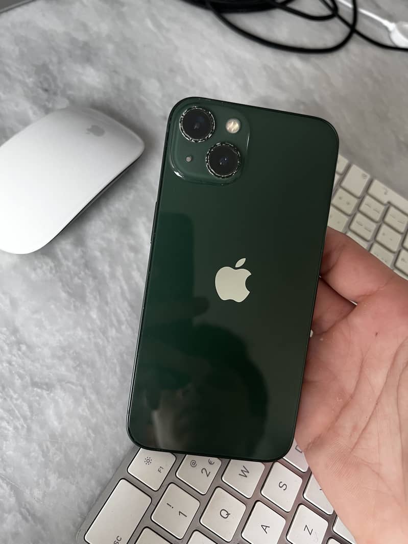 Apple iPhone 13 0