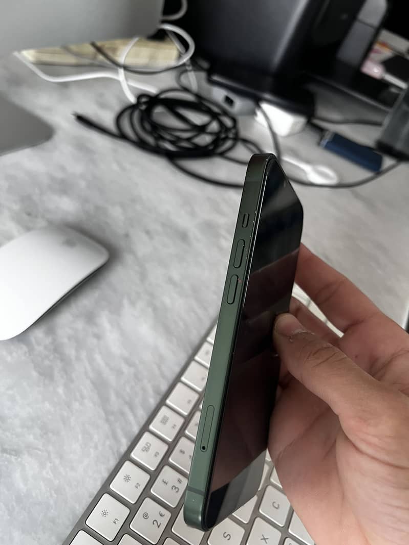 Apple iPhone 13 1
