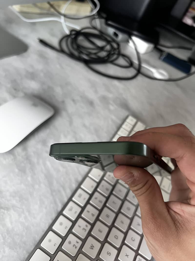 Apple iPhone 13 2