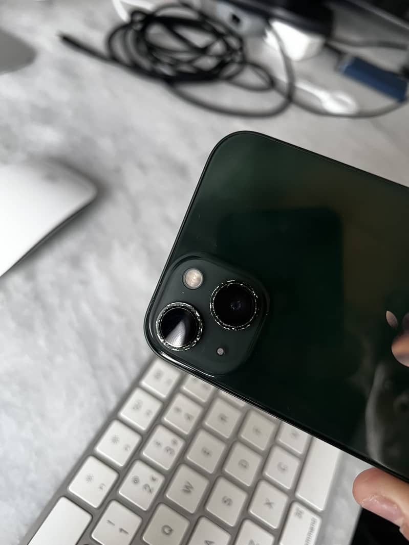 Apple iPhone 13 4