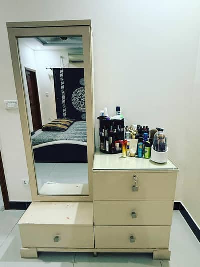 Dressing table