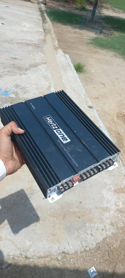 4 channel 5000W amplifier in perfect condition