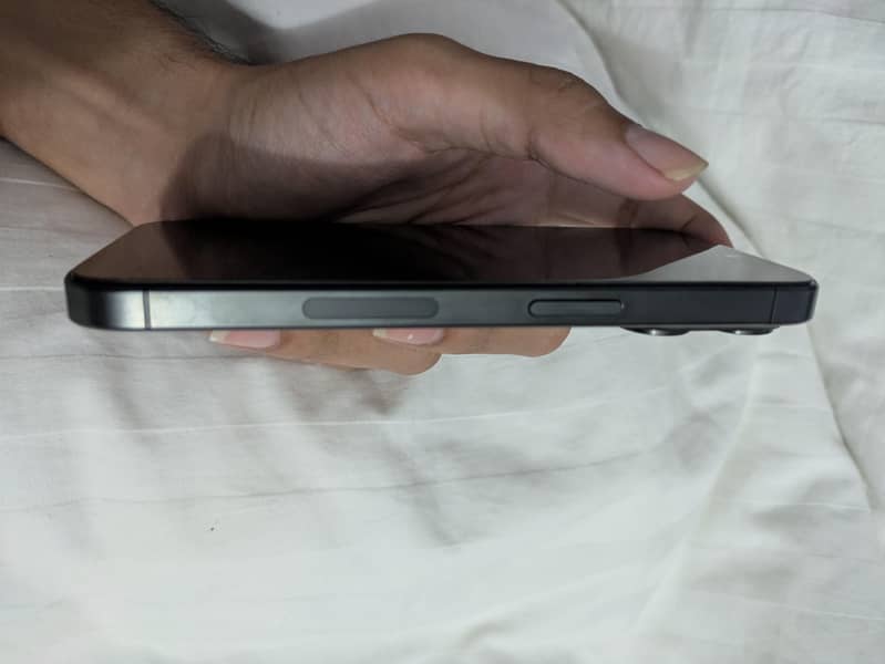 Apple iPhone 15 Pro 3
