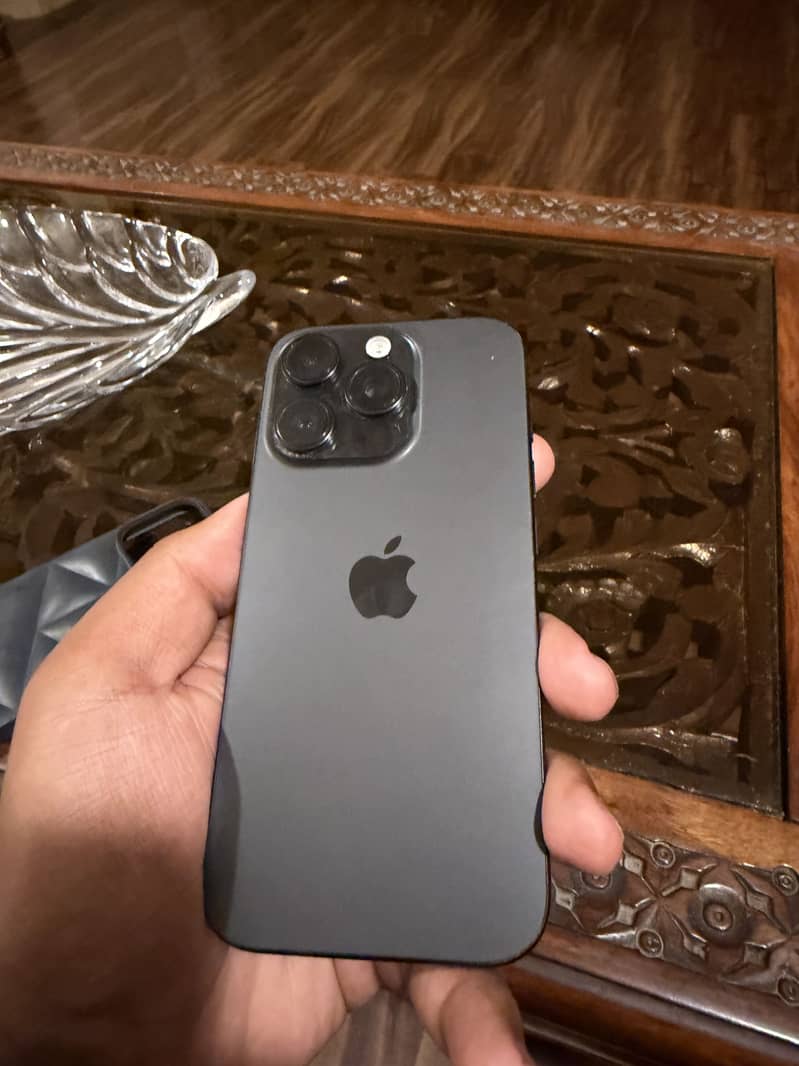 Apple iPhone 16 Pro 0