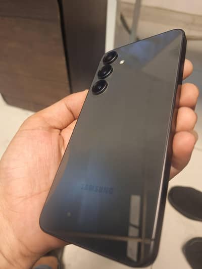 Samsung Mobile S24 fE