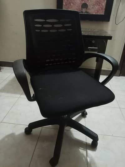 computer chair (good condition)