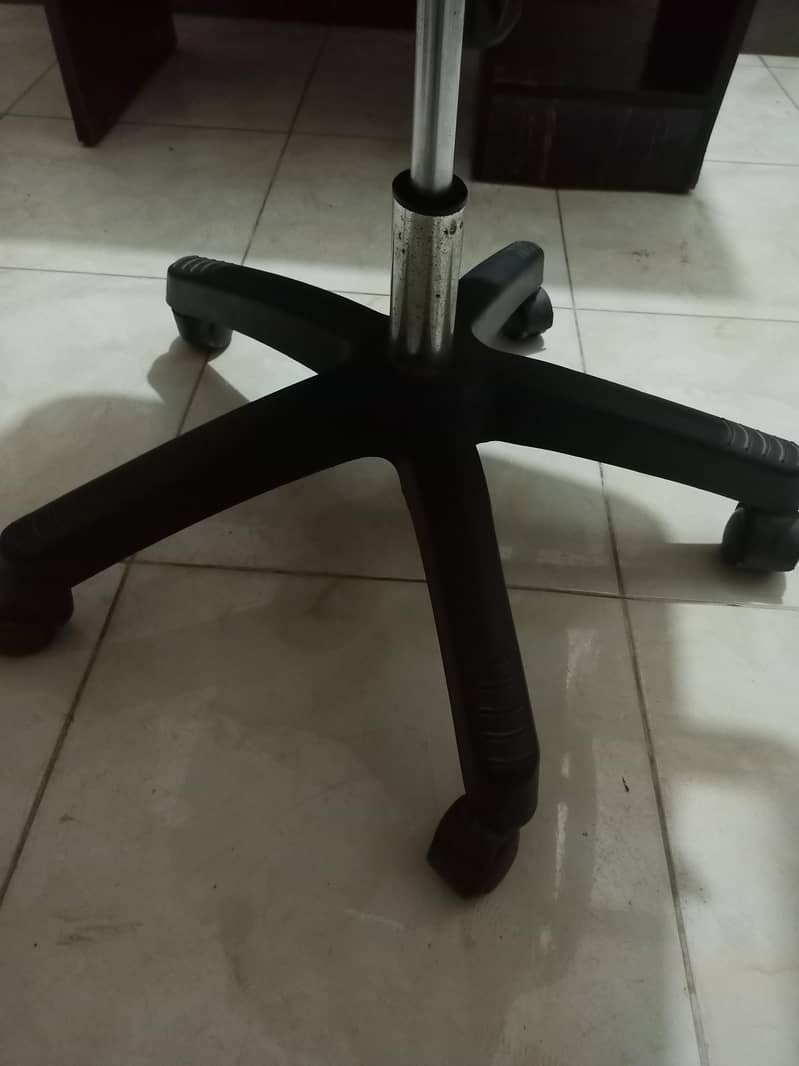 computer chair (good condition) 2